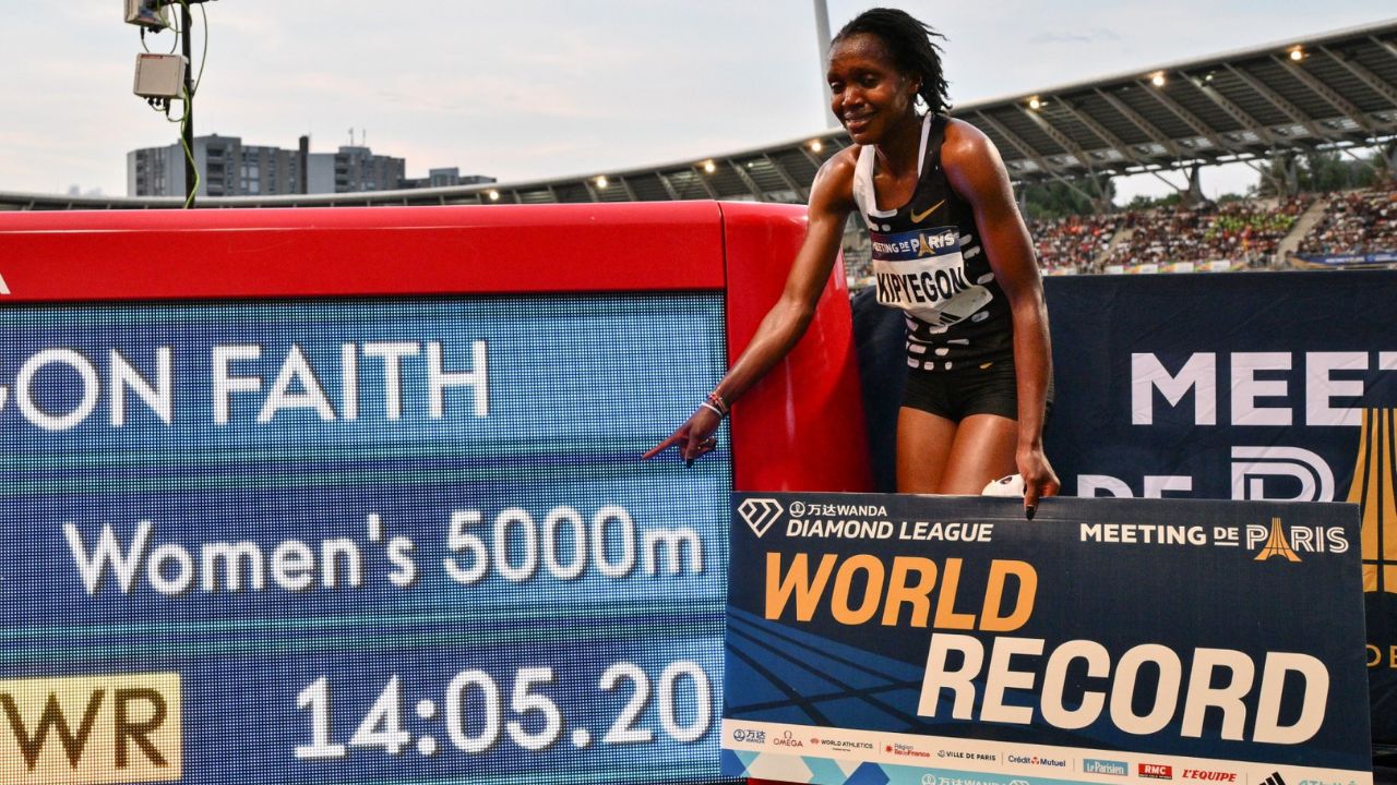 La keniana Faith Kipyegon vence el récord mundial de los 5 mil metros